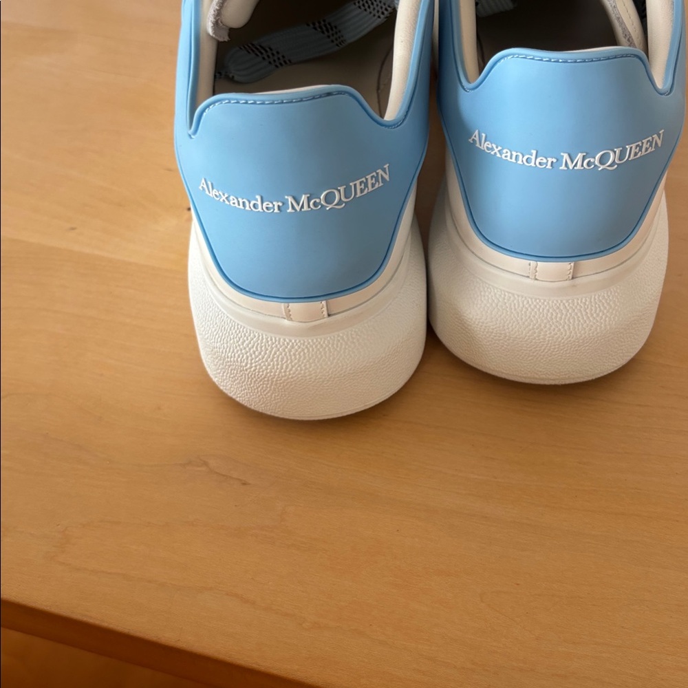 Alexander McQueen White leather Sneakers with Blue Laces - Picture 5 of 8